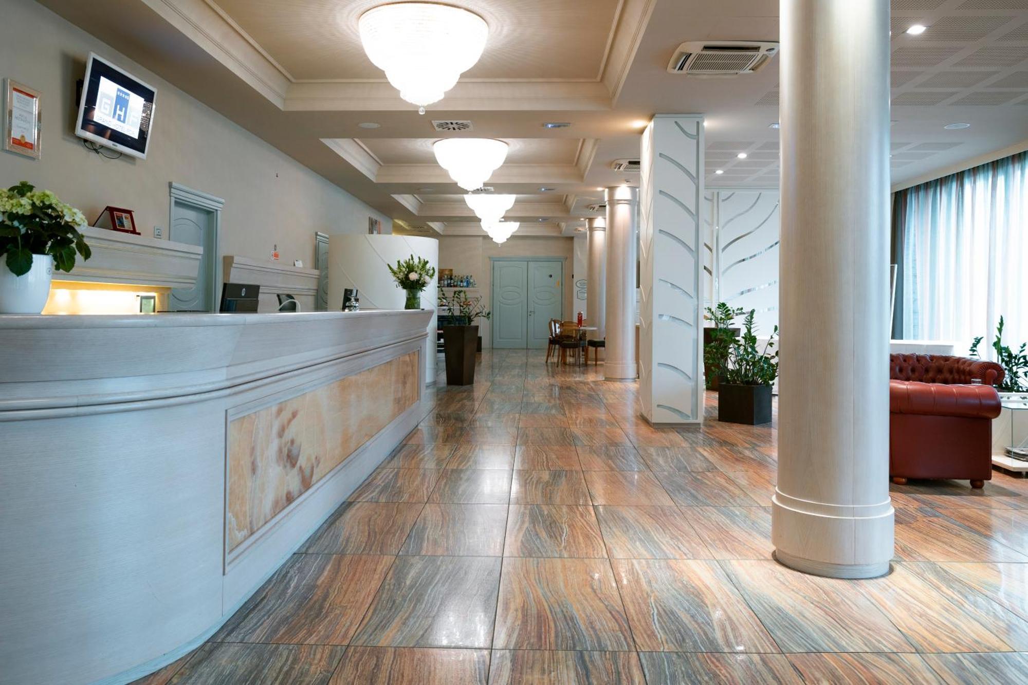 Grand Hotel Forlì Esterno foto
