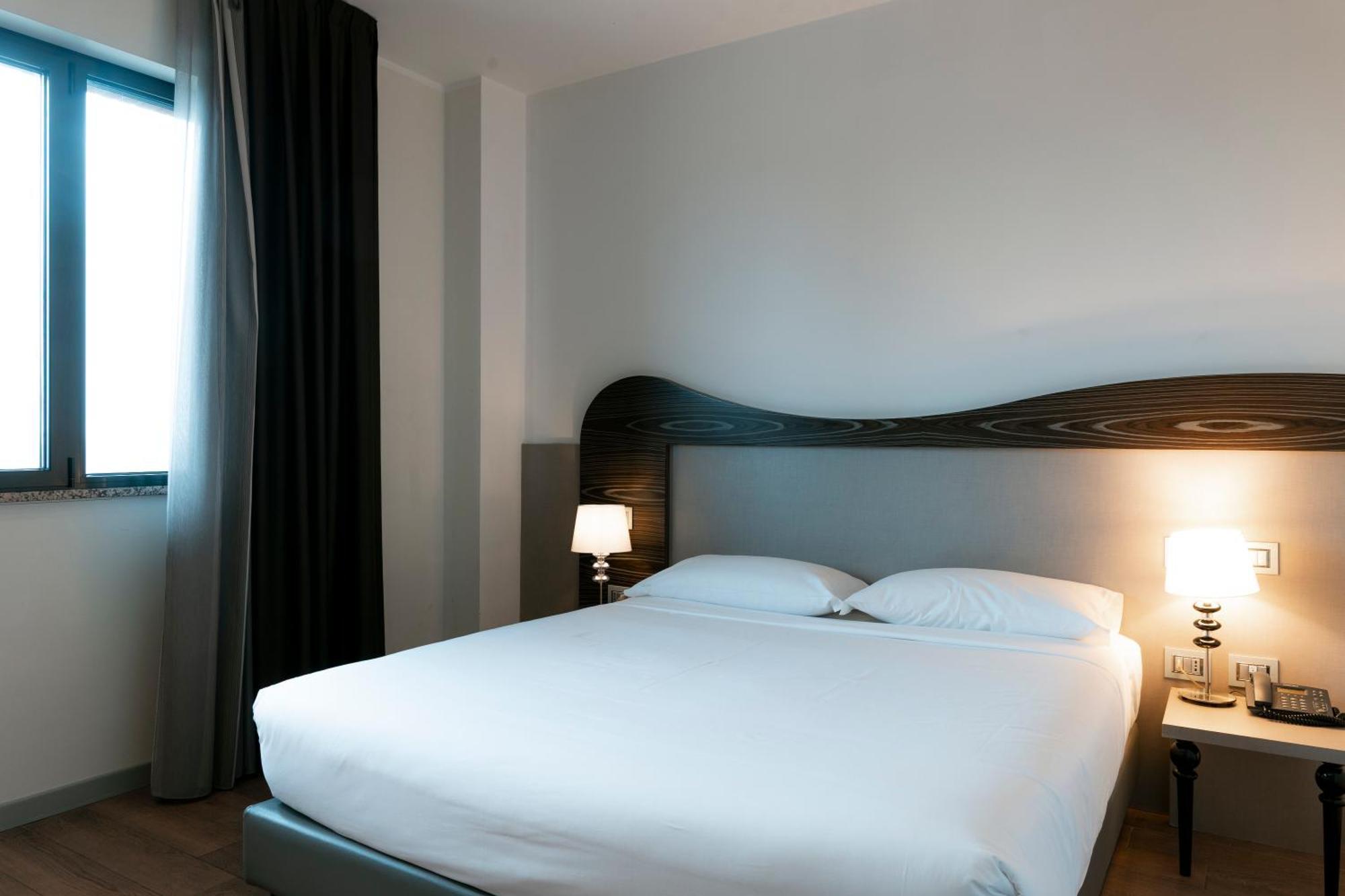 Grand Hotel Forlì Esterno foto